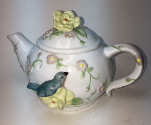 Teapot figurine with Bluebird