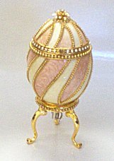 Pink pigeon egg  lined musical box ring holder