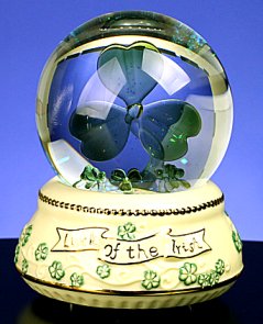 Shamrock Musical Glitter Globe