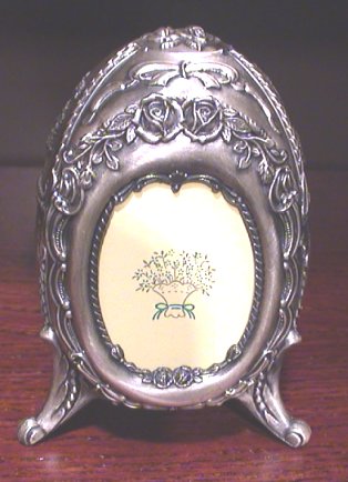 Musical Egg in Pewter - Ring holder and photo frame