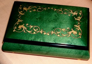 Music Box with Baroque  Arabesque Design in Green  (1.18)