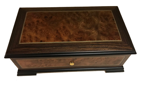 An Elegant Rectangular Inlaid Pattern on a 3.72 Walnut Music Box