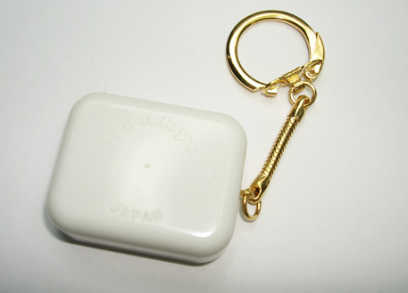 Miniature music box mechanism with unattached keychain
