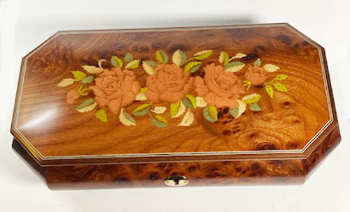 Three roses adorn the lid of this elm box with filetto boarder 