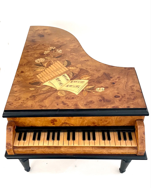 Reuge Piano with Pan Pipe and music inlay (1.36)