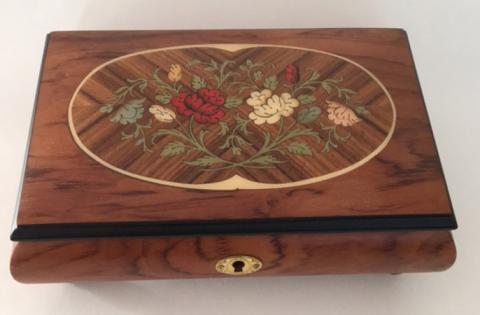 Italian Floral inlay in Oval frame on Rosewood music box