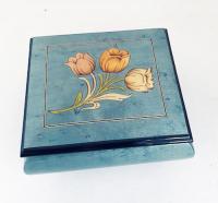 Italian inlay of three tulips on light blue music box