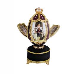 A Musical Nutcracker in Goose Egg