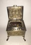 Opened veiw of Zminaglist small square footed music box