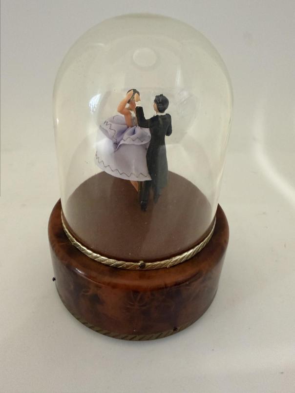 Dancing Couple Lavender